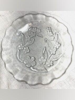 Glass Plates Scalloped
Frosted 7-1/4" Salad Dessert
KIG INDONESIA LOT OF 7